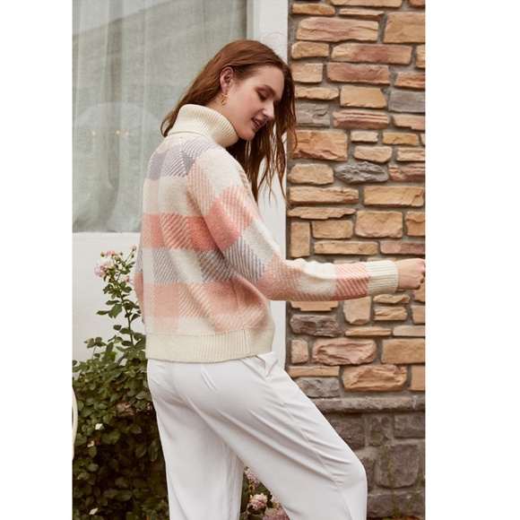 🎥 Colorblock Turtleneck Pullover Sweater - Picture 12 of 13